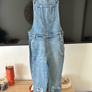NWT Women’s Old Navy Denim Overalls for sale!